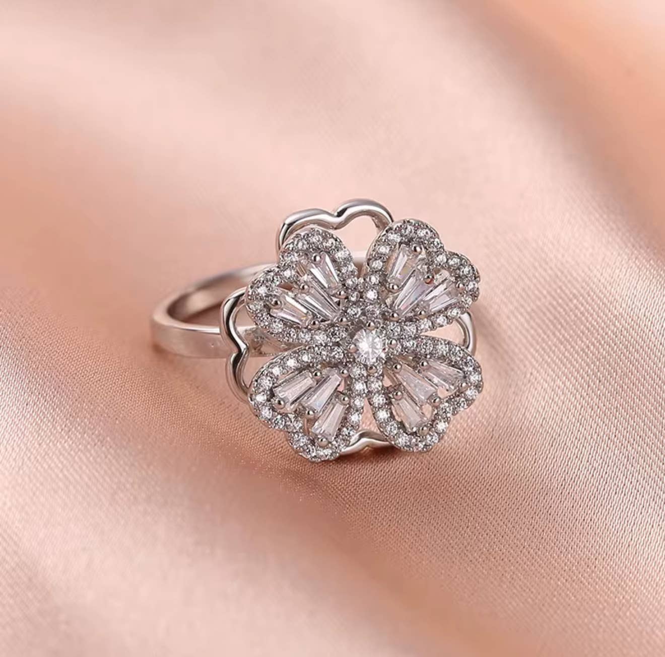 Spinner Flower Ring – Dual Tone Gold & Silver Fidget Spinner