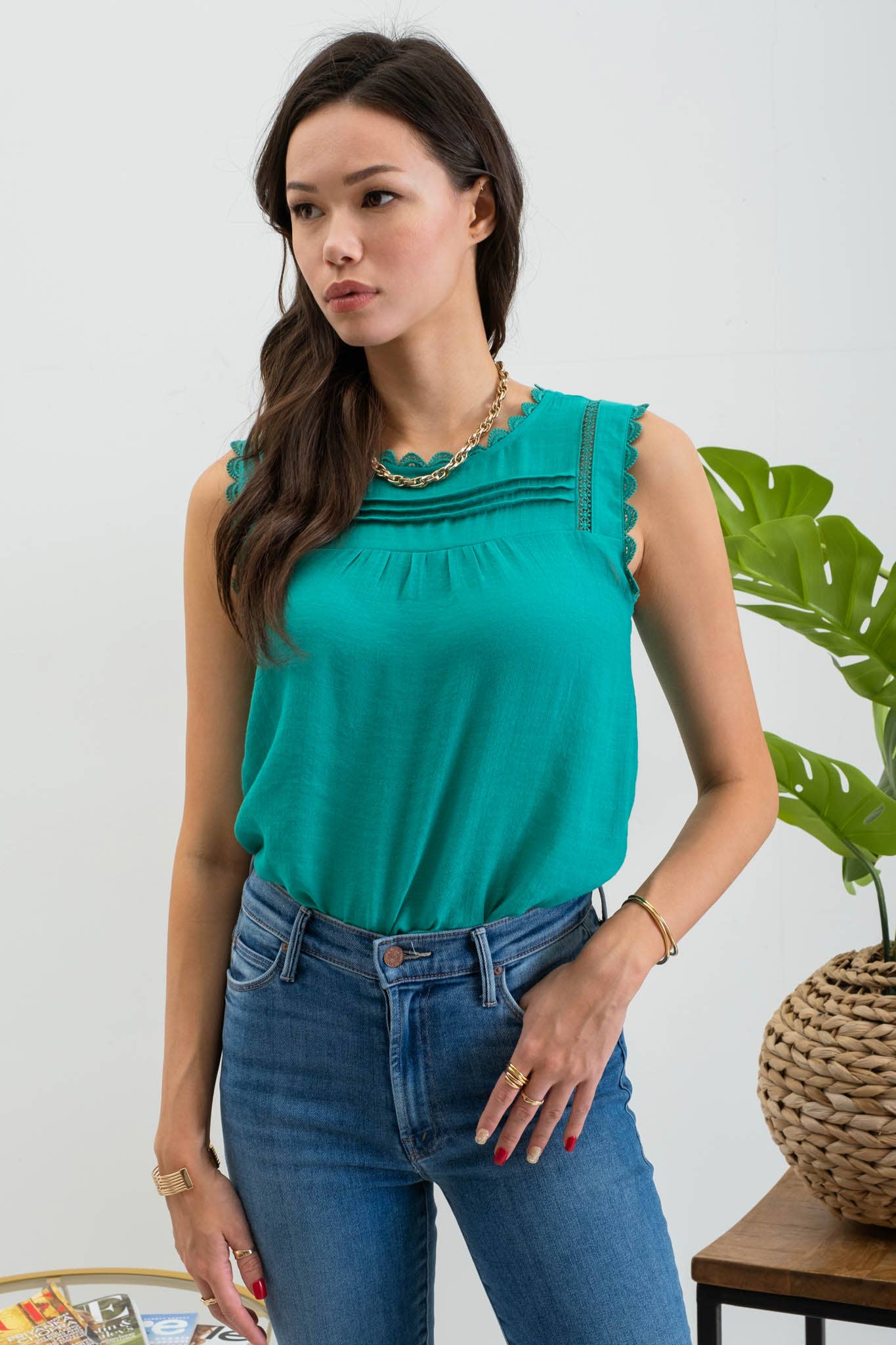 SLEEVELESS LACE EDGE WOVEN TOP