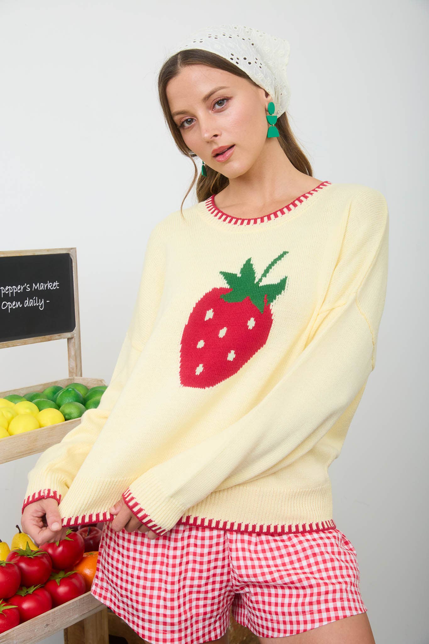 STRAWBERRY MOTIF CONTRAST STITCH KNIT PULLOVER
