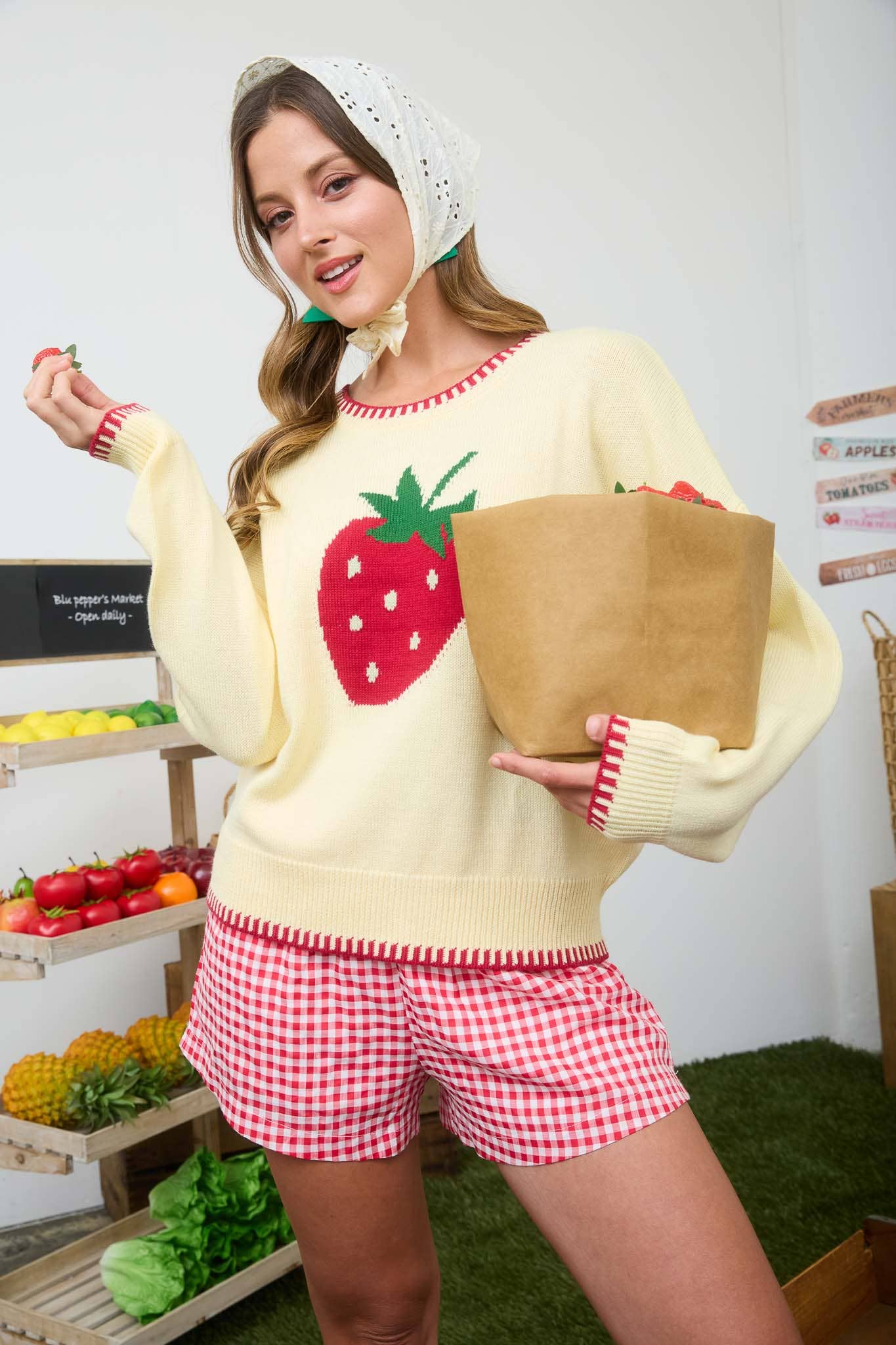 STRAWBERRY MOTIF CONTRAST STITCH KNIT PULLOVER