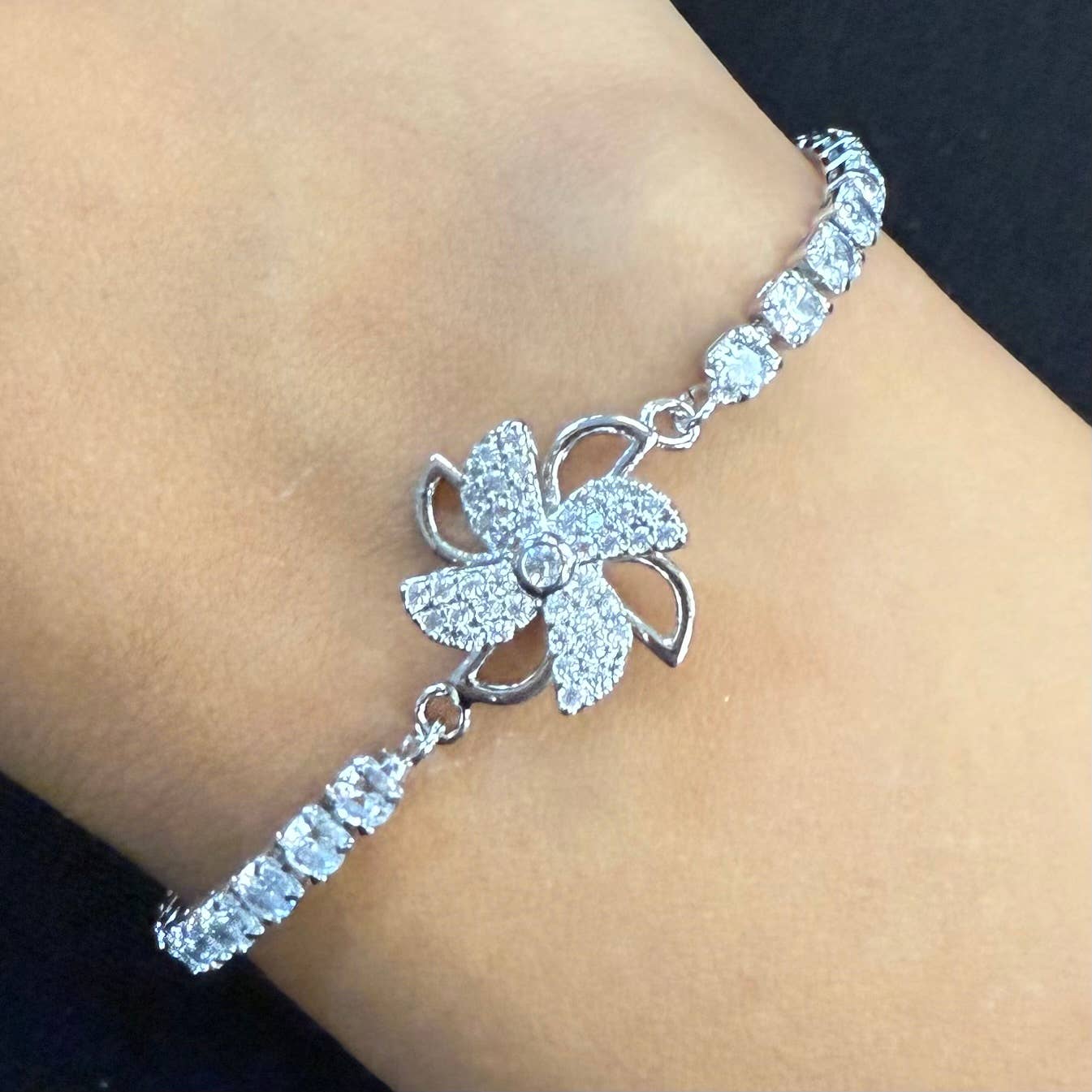 Rotating Spinner Clover Bracelet – Crystal Band