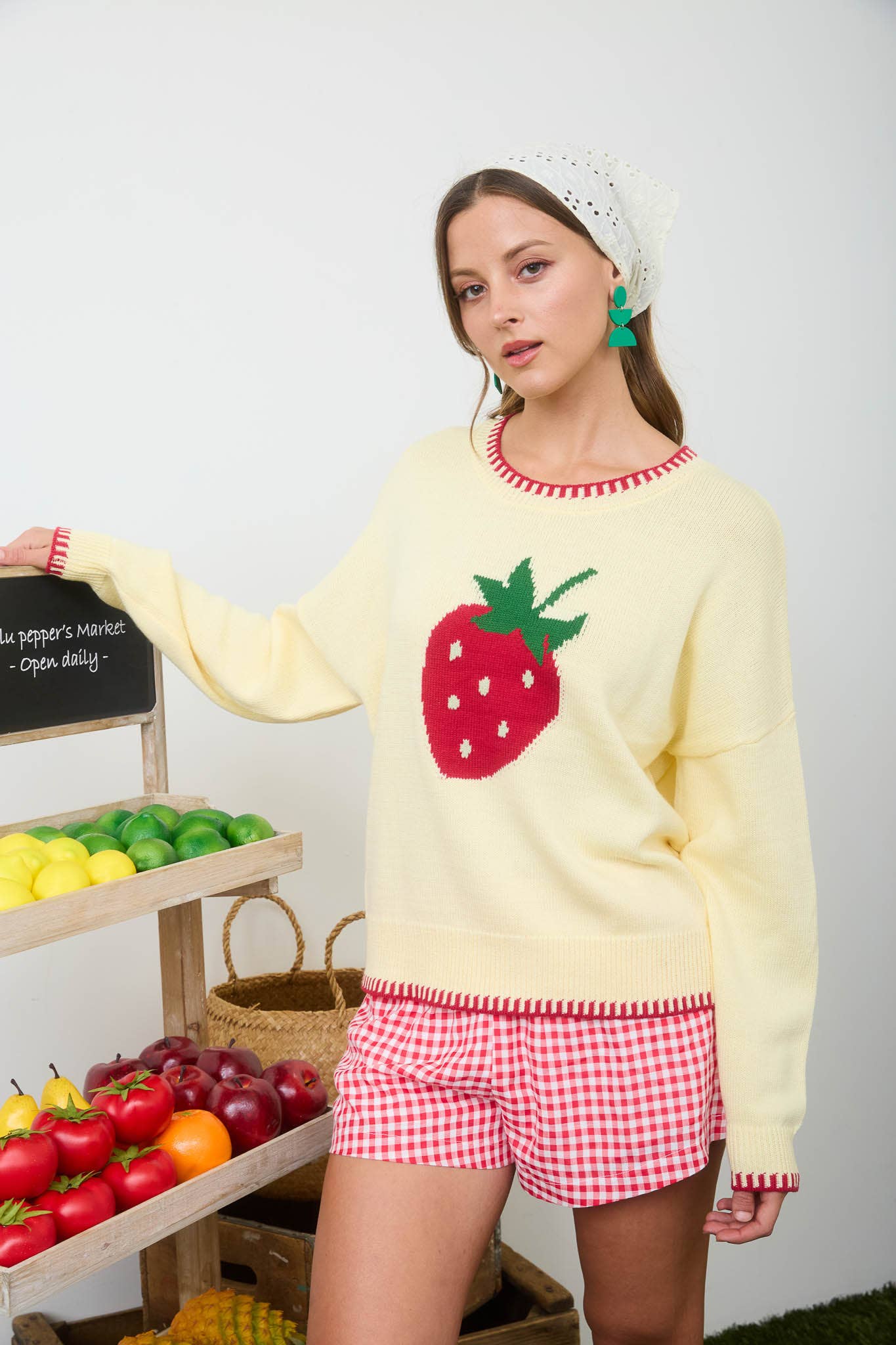 STRAWBERRY MOTIF CONTRAST STITCH KNIT PULLOVER