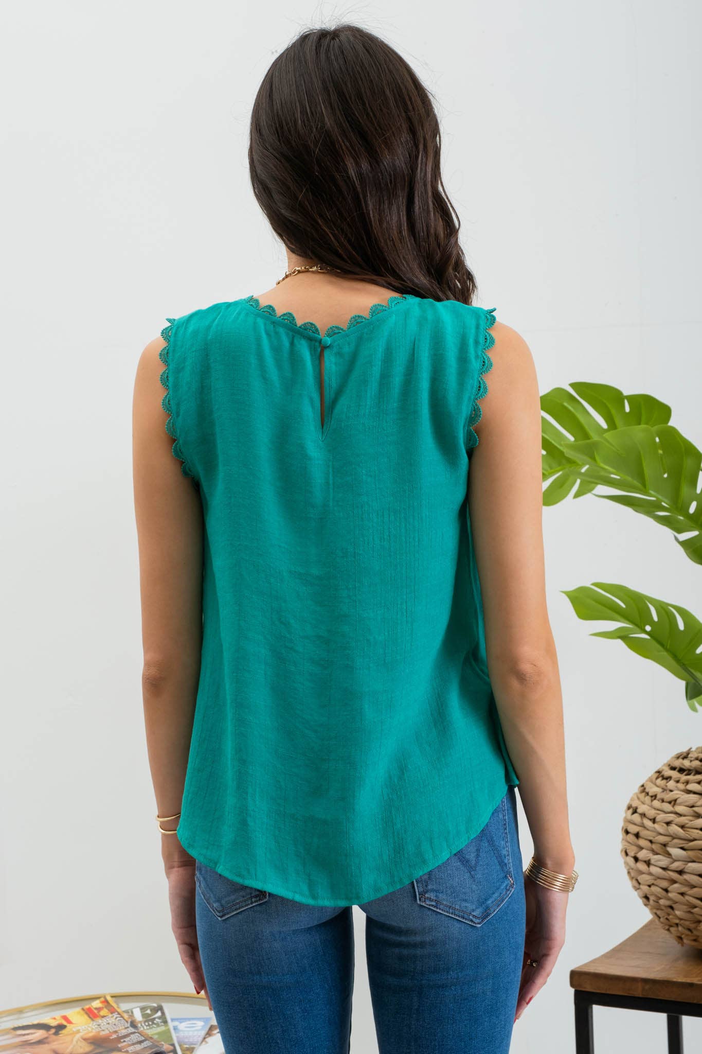 SLEEVELESS LACE EDGE WOVEN TOP
