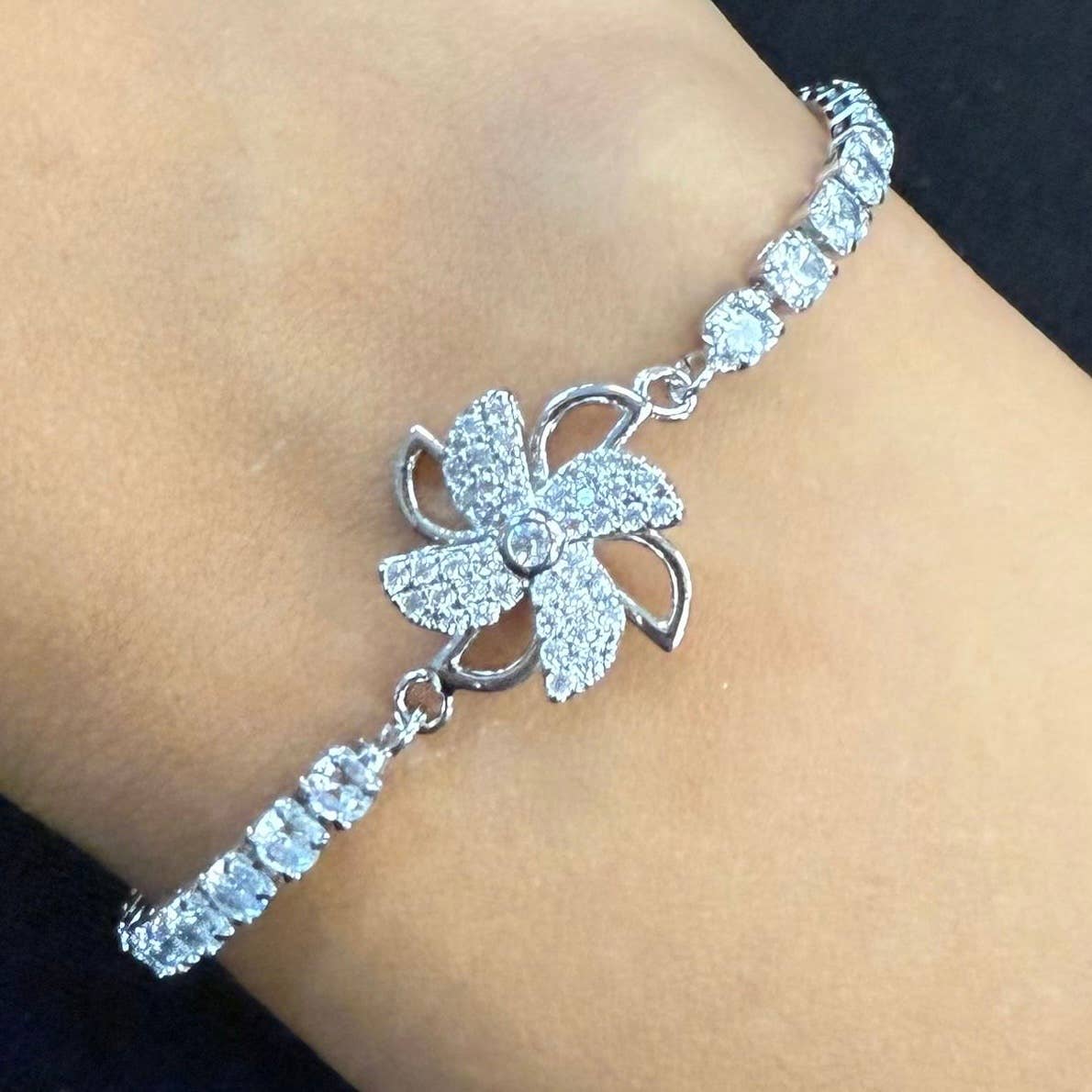 Rotating Spinner Clover Bracelet – Crystal Band