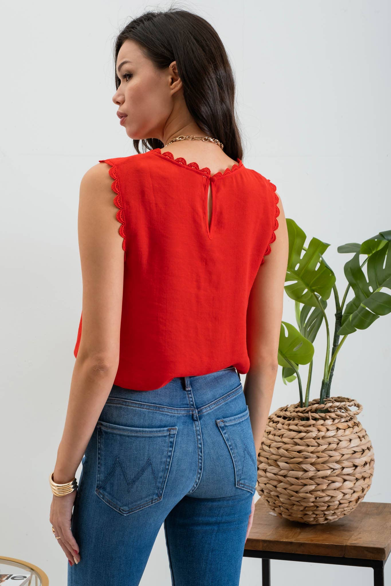 SLEEVELESS LACE EDGE WOVEN TOP