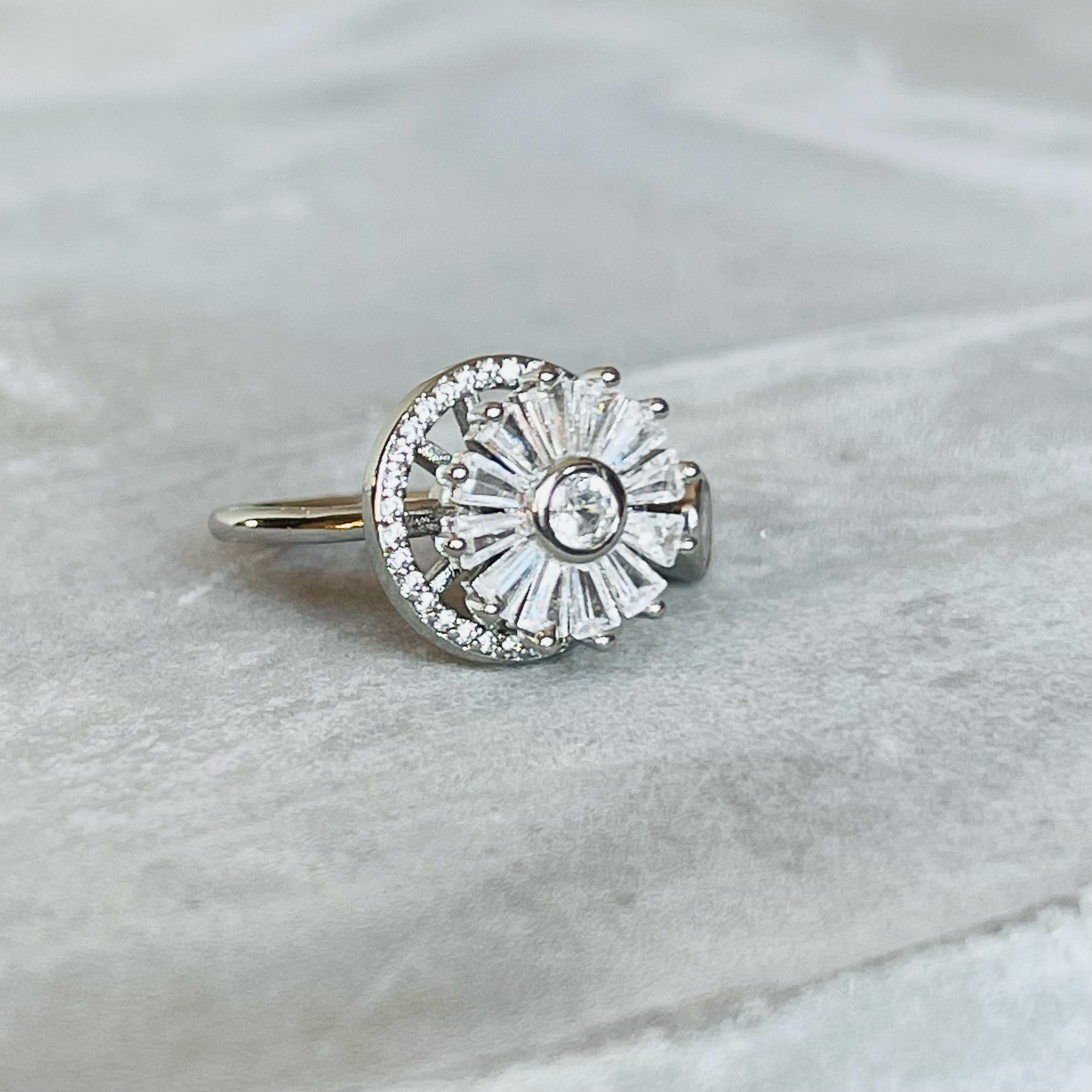 Flower Spinner Ring - Adjustable Floral Jewelry for Women