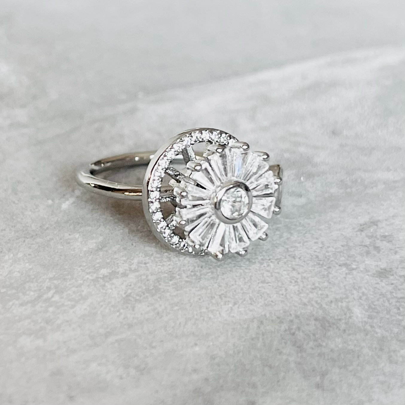 Flower Spinner Ring - Adjustable Floral Jewelry for Women