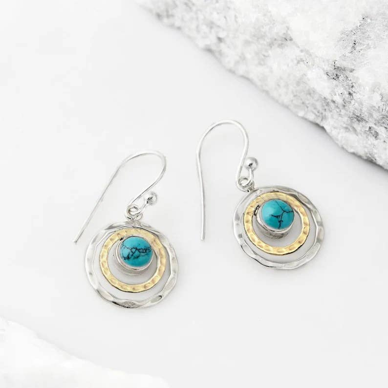 Vintage hoop hollow inlaid emerald earrings